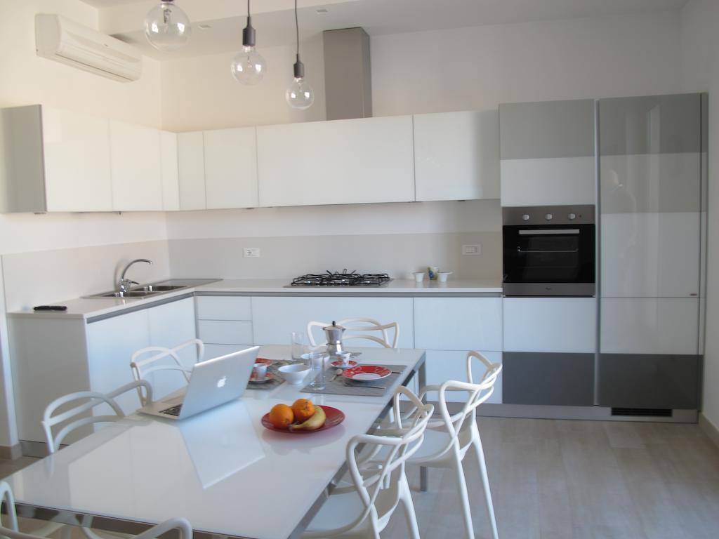 Penthouse Santa Croce Apartment Лече Стая снимка